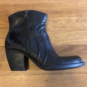 Born Anny Black Bootie 8.5